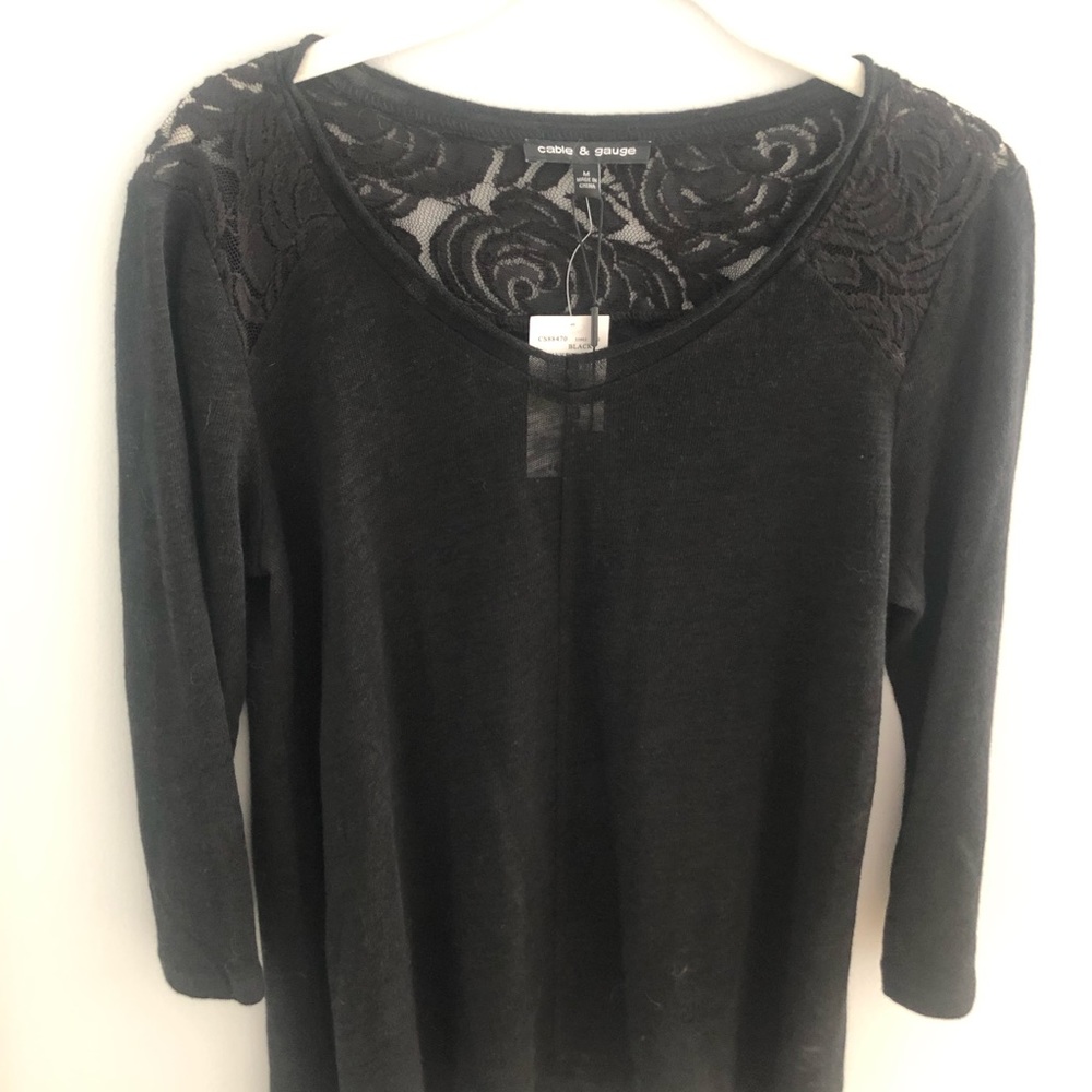 NWT Gable and gauge lace detail linen top size medium